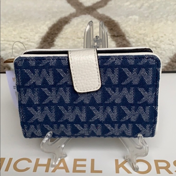 MICHAEL KORS JET SET TRAVEL MD BFLD ZIP CN - Picture 15 of 16